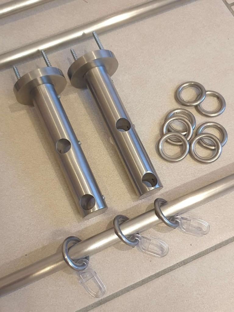 2x dubbele gordijnroede RVS L 165 cm, met 2x RVS voetsteun, Maison & Meubles, Ameublement | Rideaux & Stores à lamelles, Enlèvement