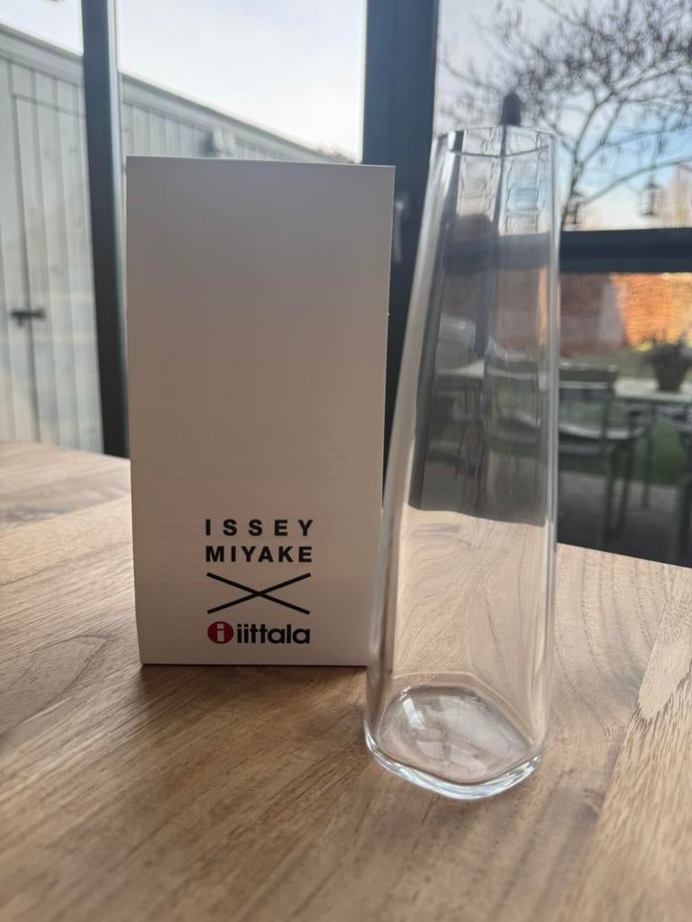 Issey Miyake for Iittala – Design vaasje (helder) – met doos, Overige kleuren, Ophalen of Verzenden, Minder dan 50 cm, Glas