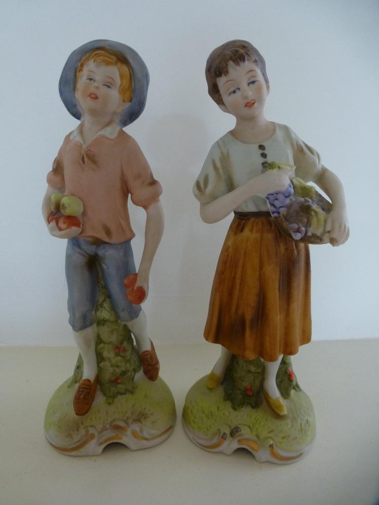 COUPLE DE FIGURINES DES ANNÉES 70 EN BISCUIT, Enlèvement ou Envoi