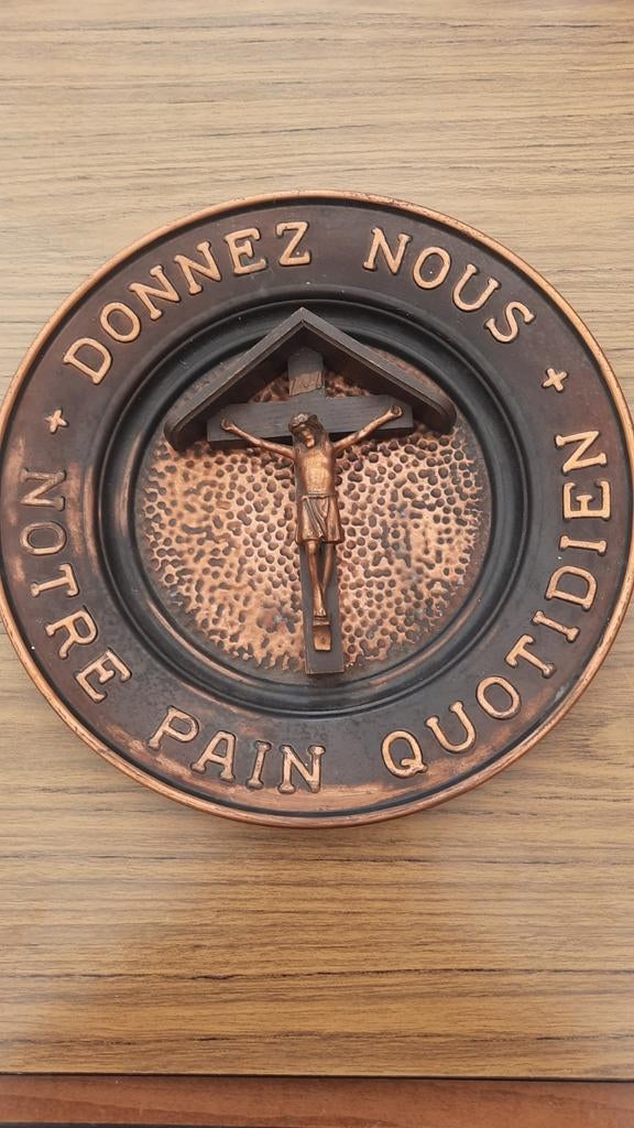 Assiette en cuivre., Enlèvement