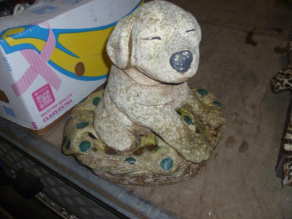 STENEN HOND IN MAND, Ophalen of Verzenden