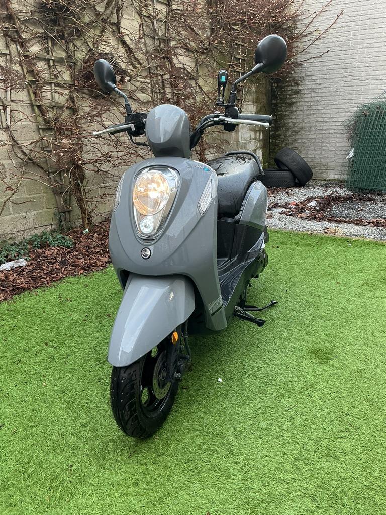 Sym mio 50 a klasse, Vélos & Vélomoteurs, Scooters | SYM, Mio, Comme neuf, Enlèvement, Classe A (25 km/h)