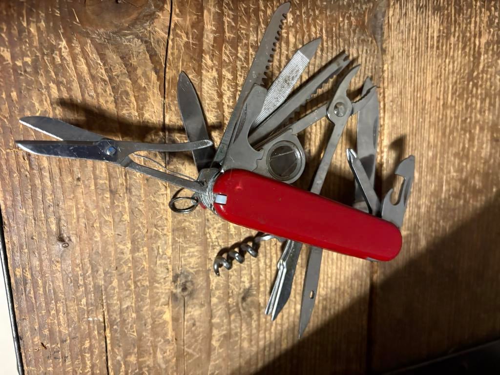 VICTORINOX Zwitsers zakmes - WENGER - Zwitsers mes, Ophalen of Verzenden, Gebruikt