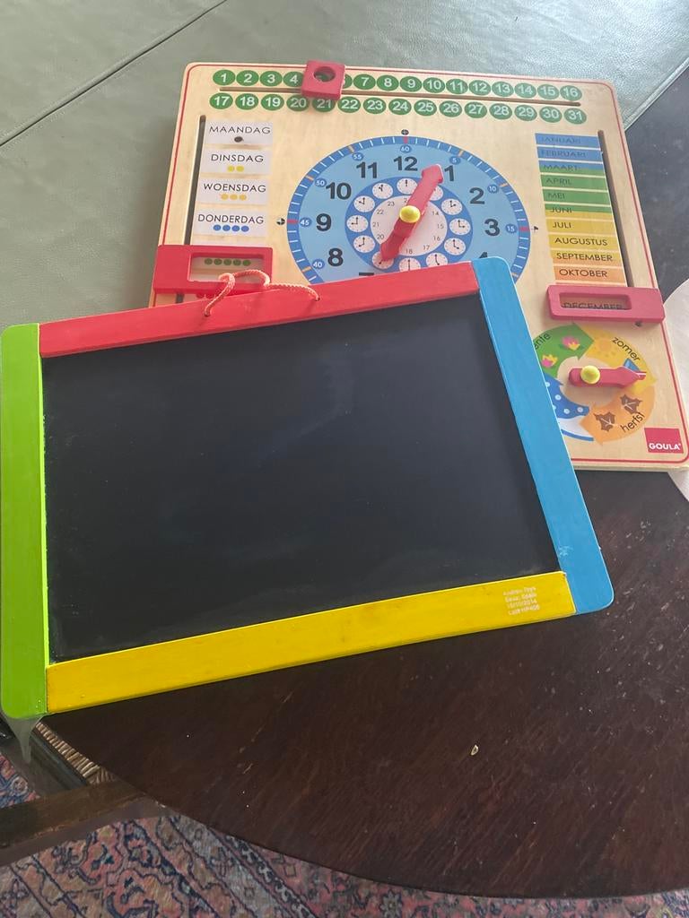Houten kalenderklok en krijt-en stiftbord, Ophalen, Zo goed als nieuw