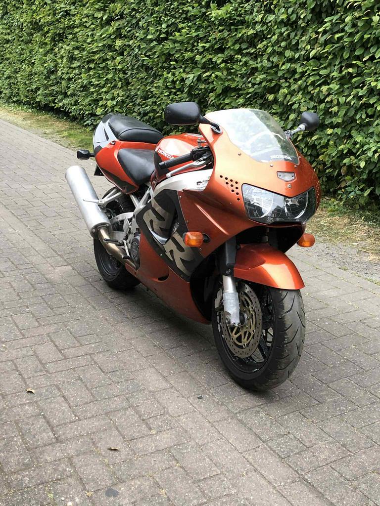 Honda cbr 900 rr fireblade