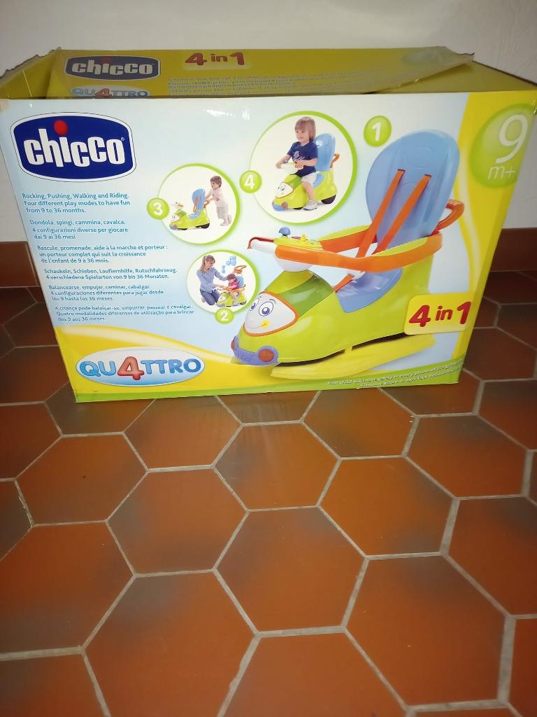 LOOPAUTO CHICCO QUATTRO 4 In 1, Ophalen, Gebruikt, Jongen of Meisje