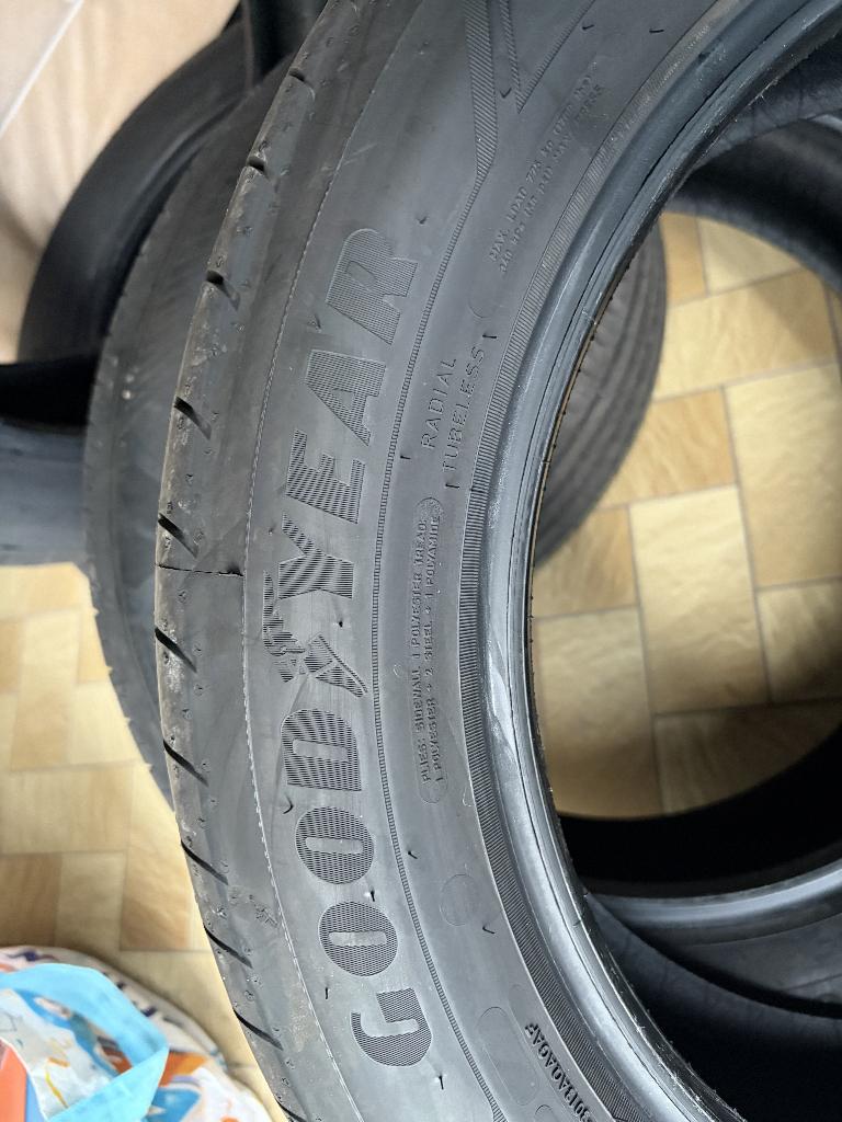 vend pneu été Good Year, Autos : Pièces & Accessoires, Pneus & Jantes, Neuf, 215 mm, Pneus été, Pneu(s)