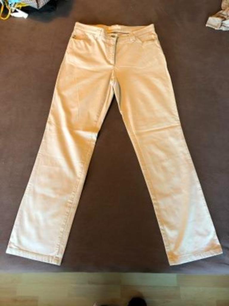 Damesbroek beige Carola by Brax 42R, Kleding | Dames, Brax, Beige, Maat 42/44 (L), Ophalen of Verzenden