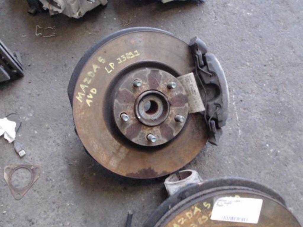 Moyeu avant gauche Mazda 5 2.0D 81 Kw 2008-2010 LP/13891, Enlèvement ou Envoi, Utilisé, Mazda