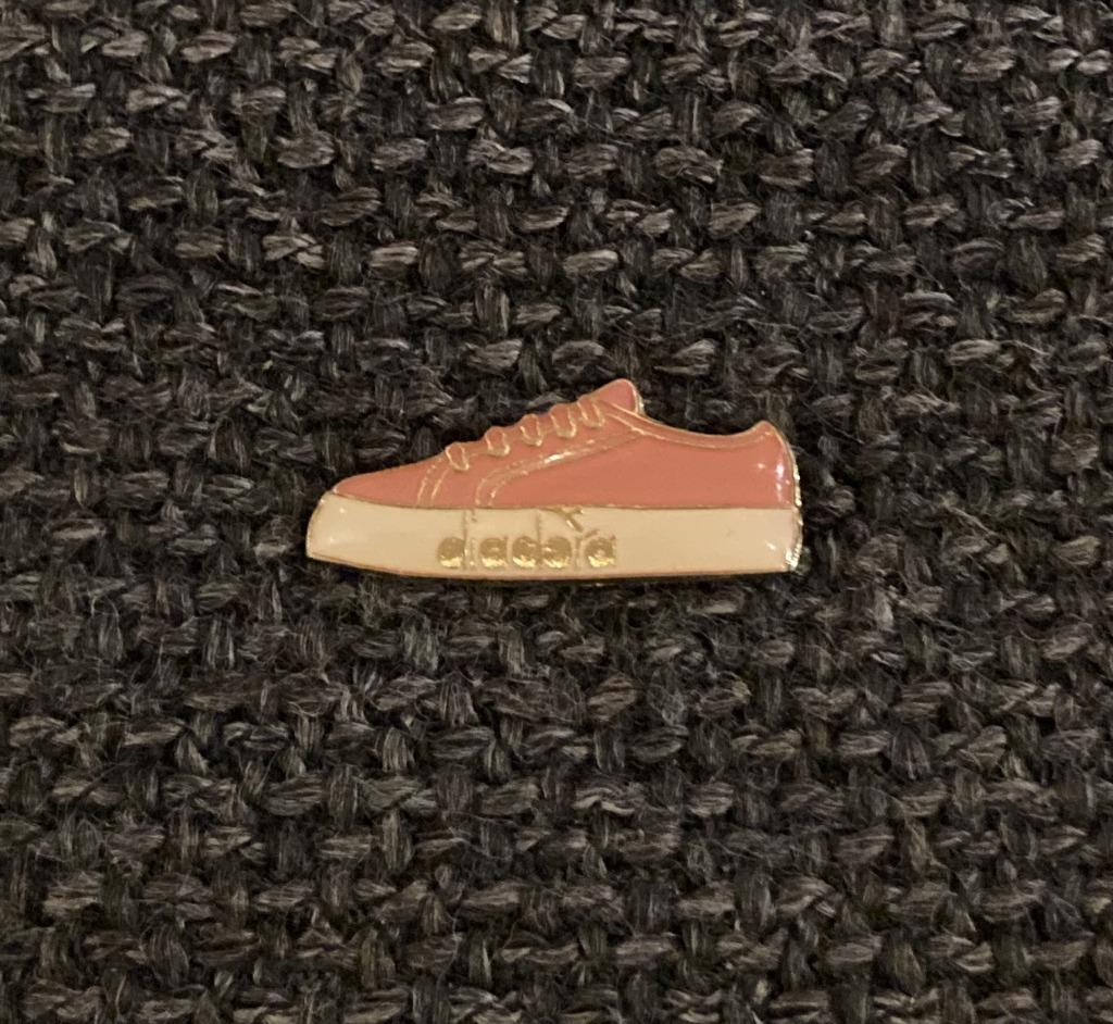 PIN - DIADORA - SNEAKERS, Verzenden, Gebruikt, Merk, Speldje of Pin