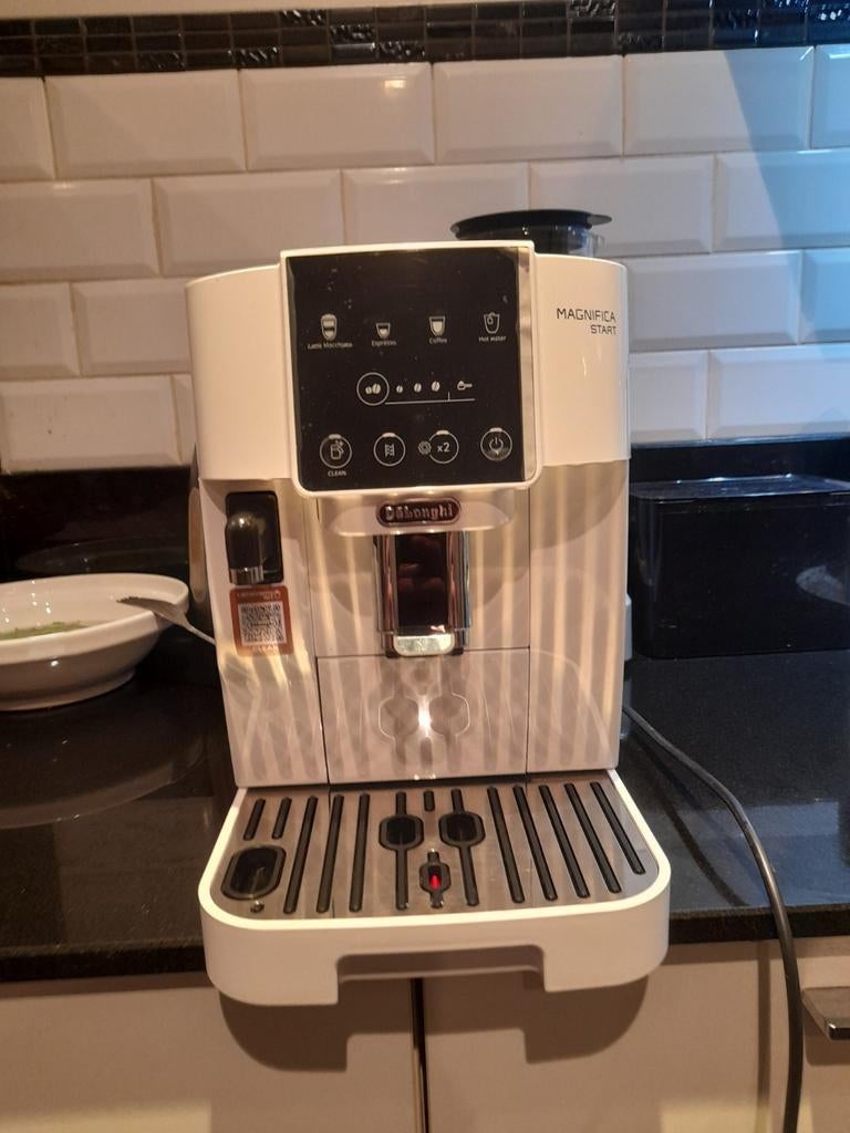Delonghi Magnifica start., Elektronische apparatuur, Koffiezetapparaten, Ophalen, Zo goed als nieuw