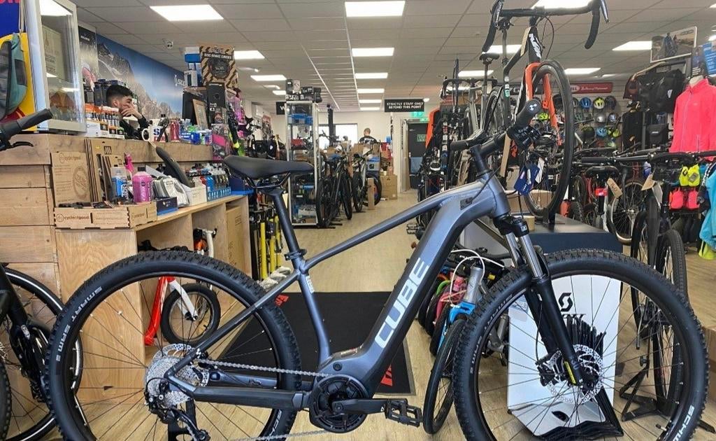 Vtt electrique cube, Vélos & Vélomoteurs, Vélos électriques, Enlèvement ou Envoi, Cube