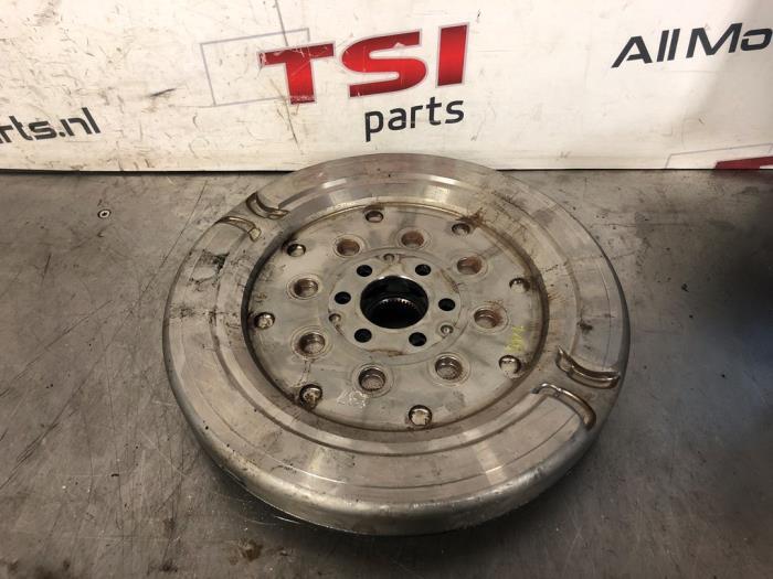 Dubbele massa vliegwiel van een Volkswagen Golf, Auto-onderdelen, Motor en Toebehoren, Volkswagen, Gebruikt, 3 maanden garantie