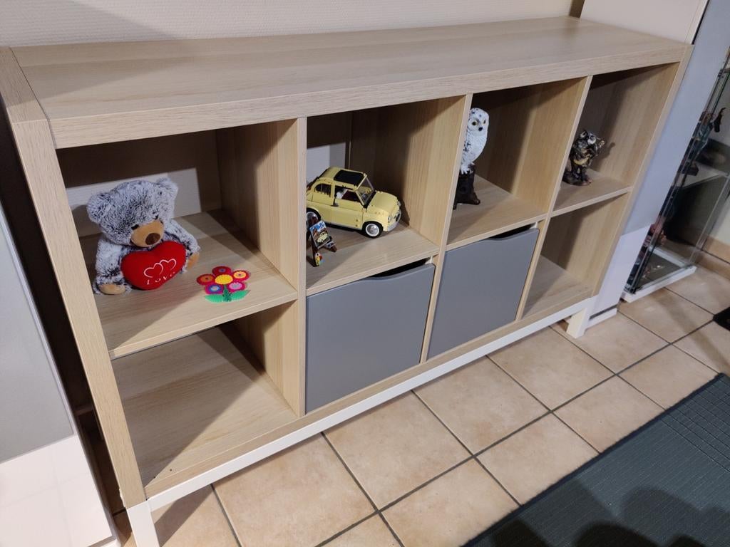 Te koop kallax kast met onderstel, Ophalen, Zo goed als nieuw