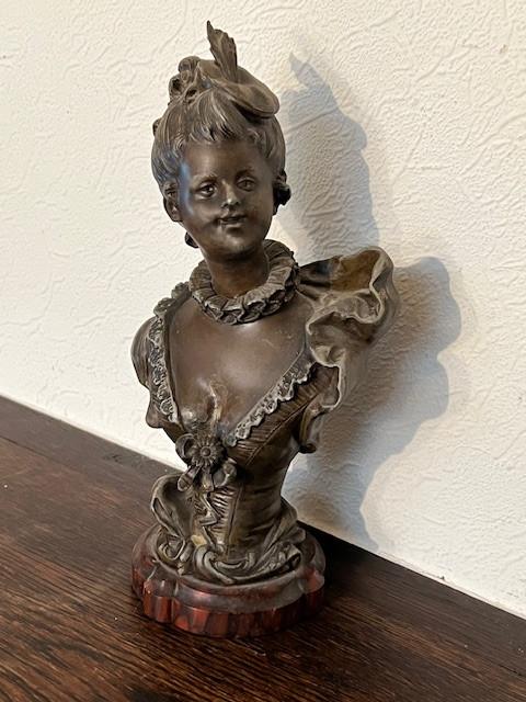 Petit buste de femme d'après A. Moreau, Antiquités & Art, Art | Sculptures & Bois, Enlèvement