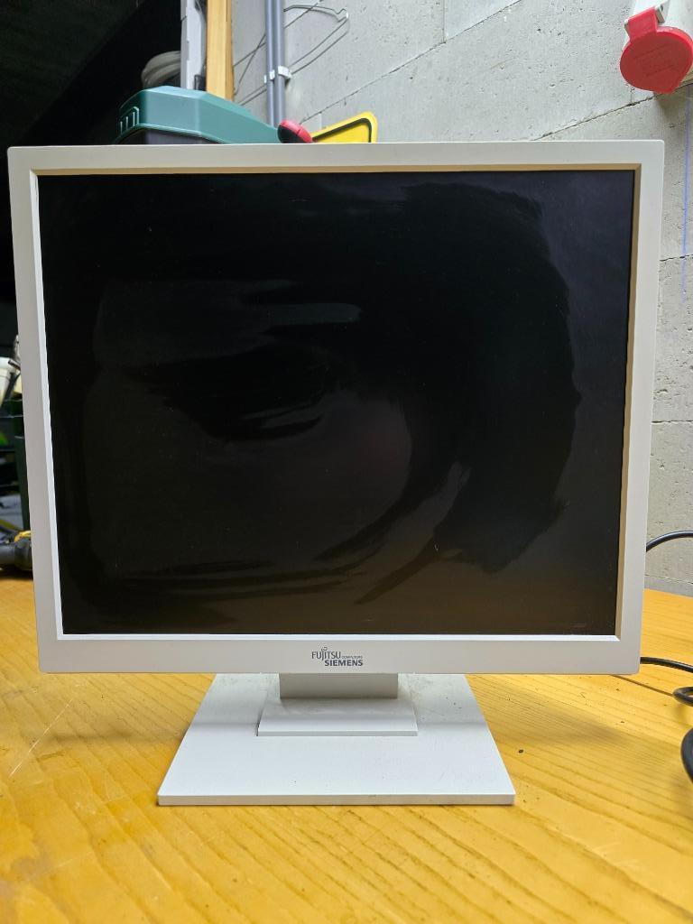 Ecran Fujitsu A19-3 - GV78, Gebruikt, Ophalen of Verzenden, VGA, Ingebouwde speakers