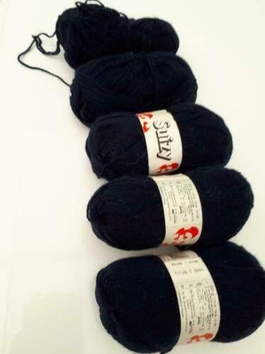 laine à tricoter bleu foncé, Enlèvement