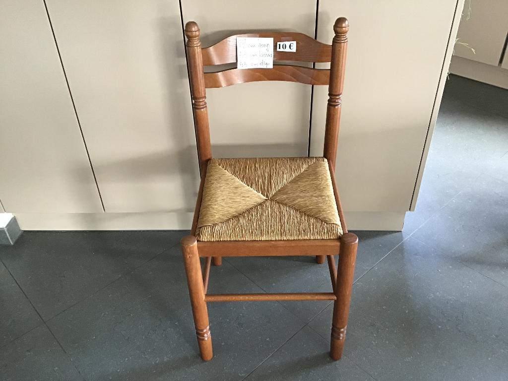 1 belle chaise avec assise en osier et 5 autres chaises, Maison & Meubles, Chaises, Comme neuf, Enlèvement