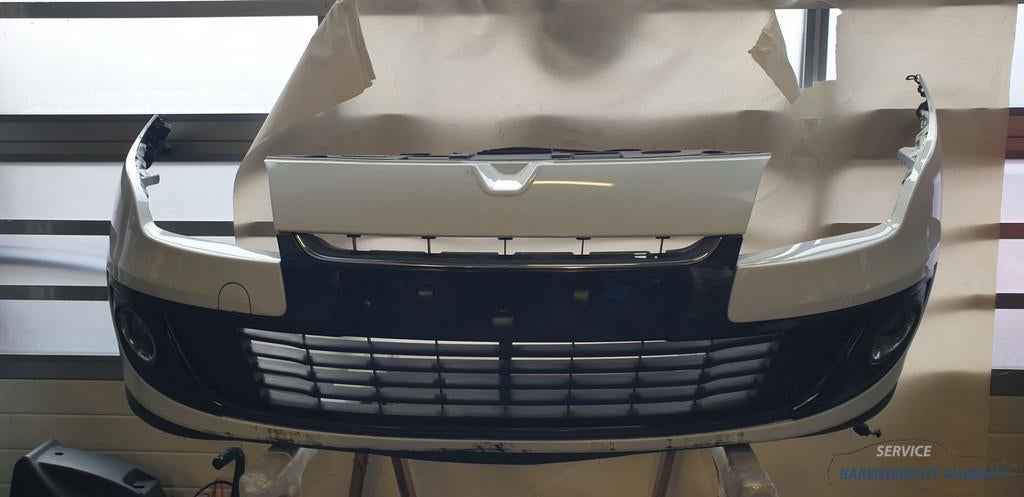 Capot, pare-chocs, phares, Megane III 2011 blanche OV369, ph, Renault Group, Contact.group@renault.com, Renault, Utilisé