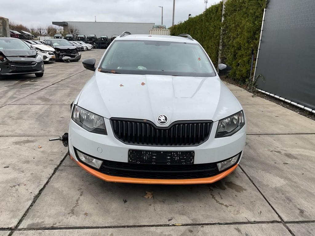 MOTORKAP Skoda Octavia Combi (5EAC) (|5E0823031|), Dhr. J. Ham, Gebruikt, Administratie@autoham.nl, Skoda