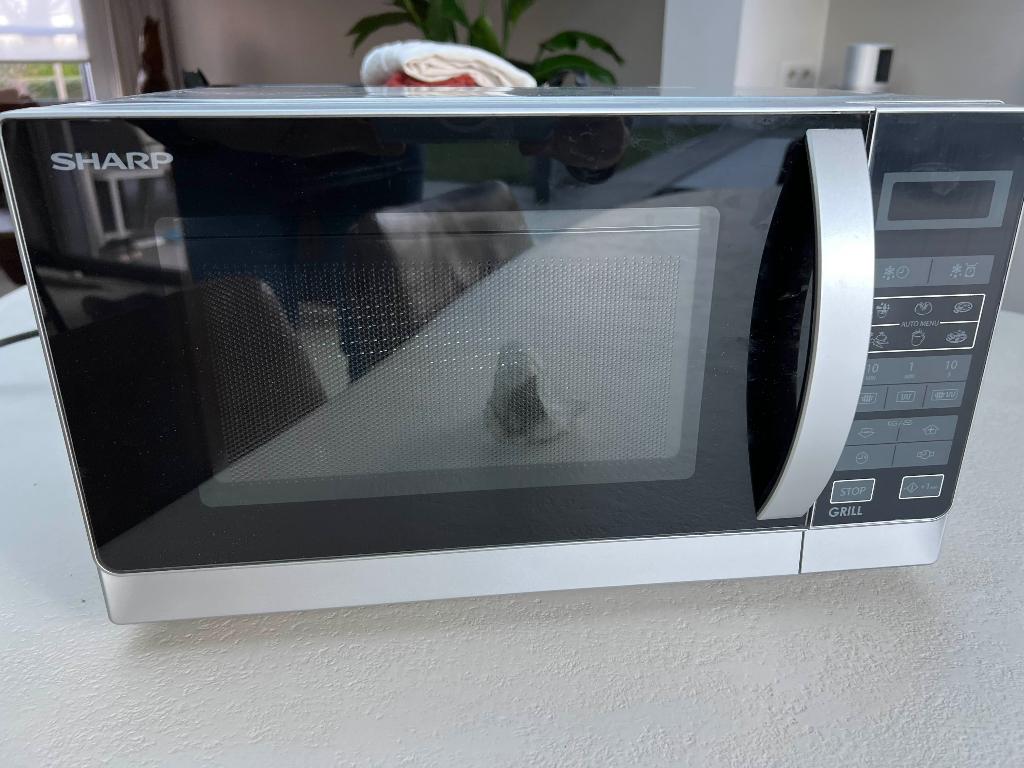 microgolf  (800W) + Grill (1000W): SHARP R642INW, Ophalen, Grill, Zo goed als nieuw, Vrijstaand
