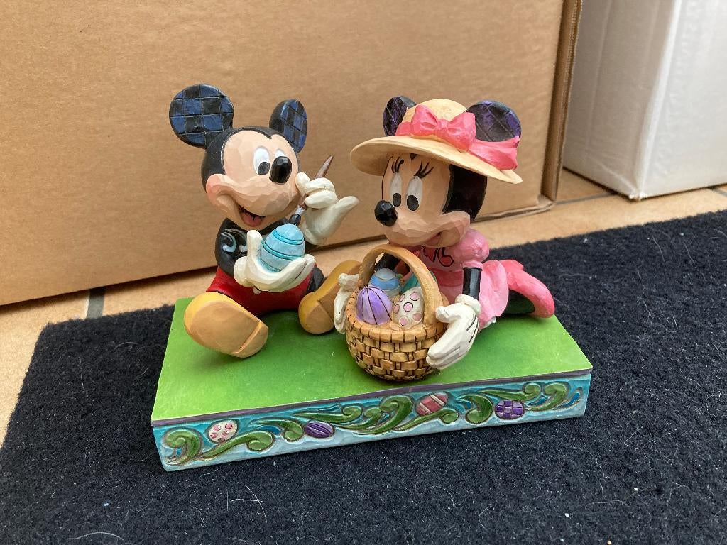Disney Traditions - Easter Artistry - Mickey x Minnie Easter, Ophalen of Verzenden, Mickey Mouse, Nieuw, Beeldje of Figuurtje