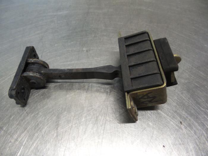 Deurvanger 4Deurs rechts-achter van een Mercedes C-Klasse (C, Gebruikt, -, Ophalen of Verzenden, -