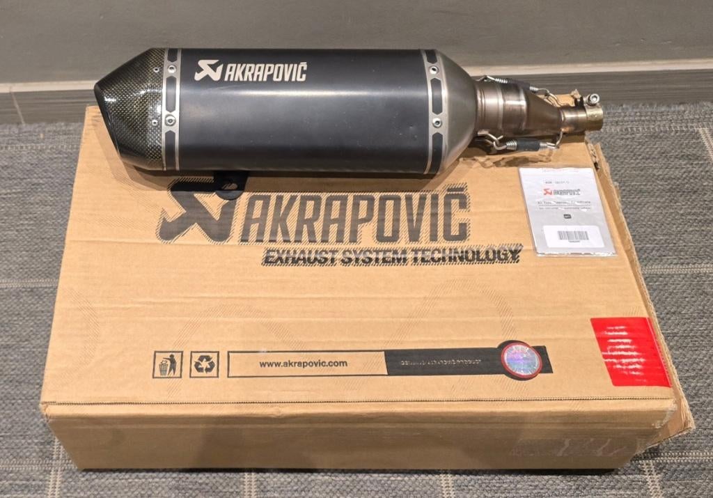 AKRAPOVIC Black Edition Vespa GTS I-GET, Fietsen en Brommers, Ophalen of Verzenden, Zo goed als nieuw, Uitlaat, Vespa