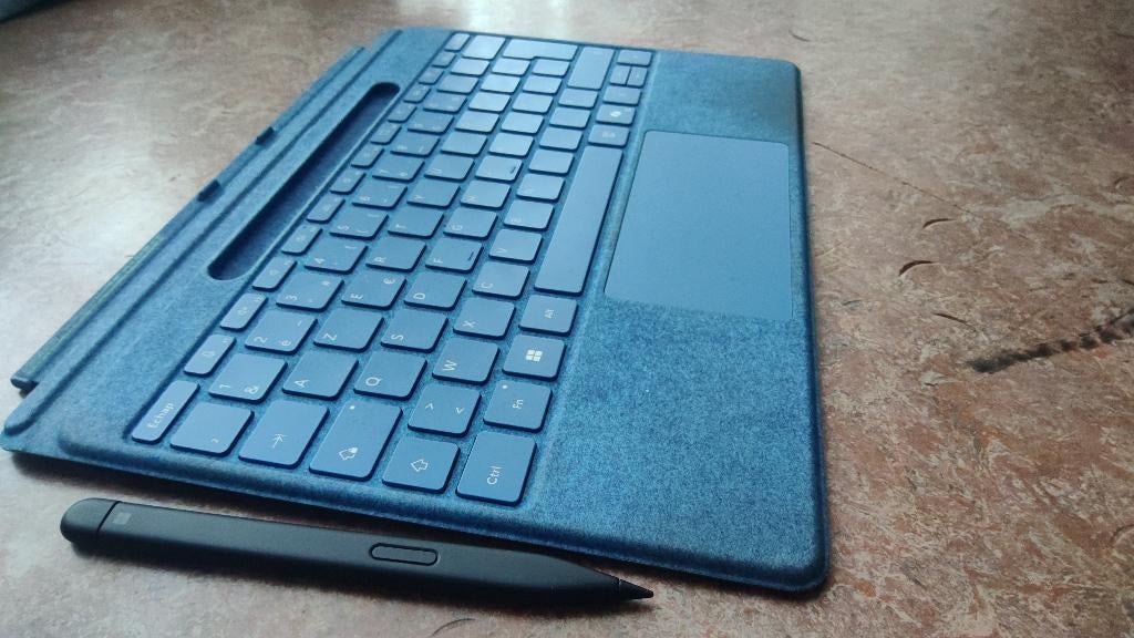 Clavier Microsoft Surface pro 11 Flex (azerty) + stylet, Informatique & Logiciels, Claviers, Enlèvement ou Envoi, Azerty, Utilisé