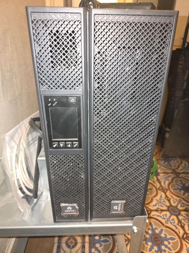 ups, Informatique & Logiciels, Enlèvement, Comme neuf