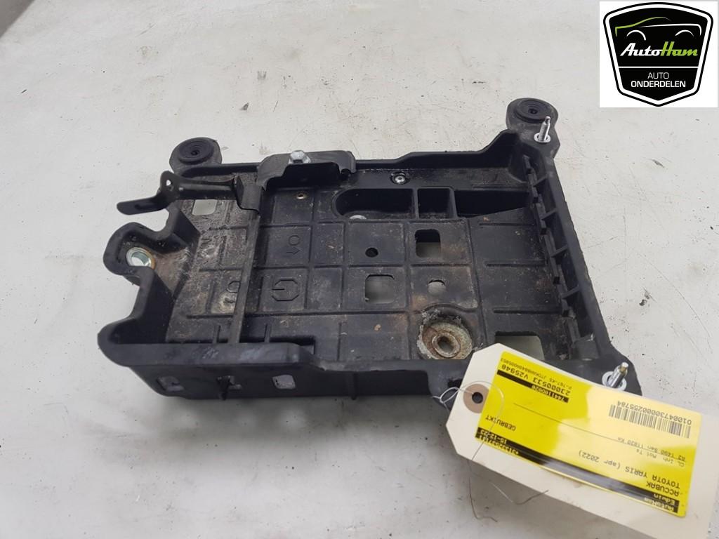 BAC A BATTERIE Toyota Yaris Cross (PB1 / PJ1) (01-2020/-), Utilisé, Toyota