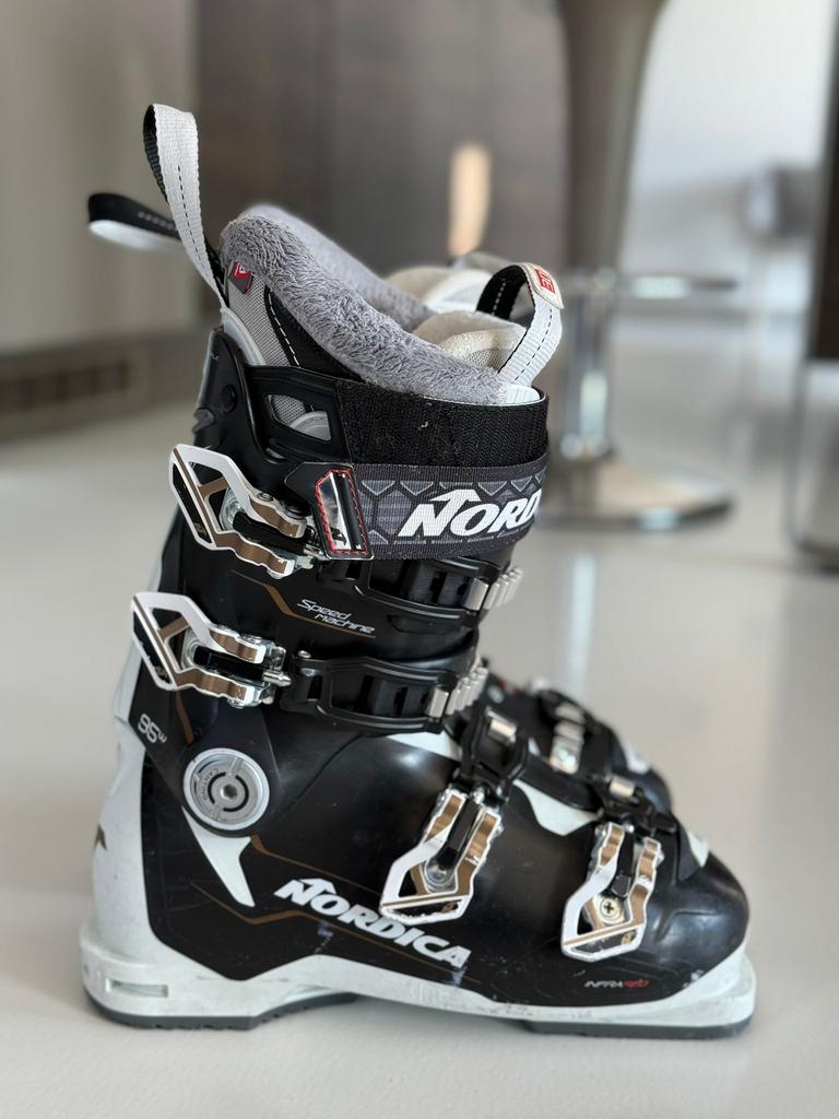 Chaussures de ski femme Nordica, Comme neuf, Enlèvement, Nordica, Chaussures