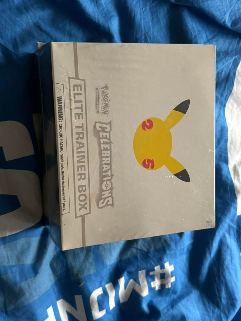Pokemon celebrations etb 25 j, Enlèvement ou Envoi, Neuf