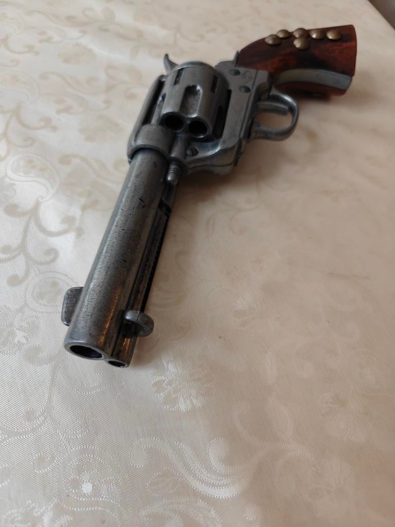 Replica van western pistol, Ophalen