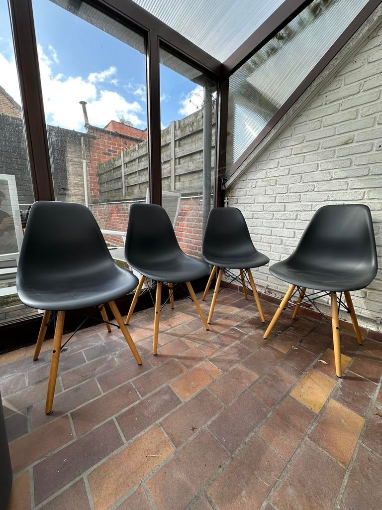 Eames DSW, Enlèvement, Comme neuf