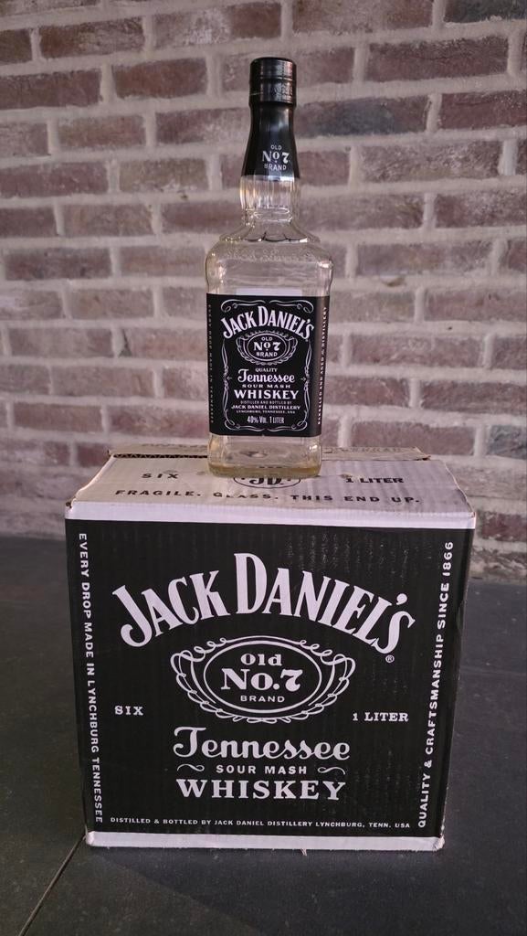 6 bouteilles vides Jack Daniel's 1L