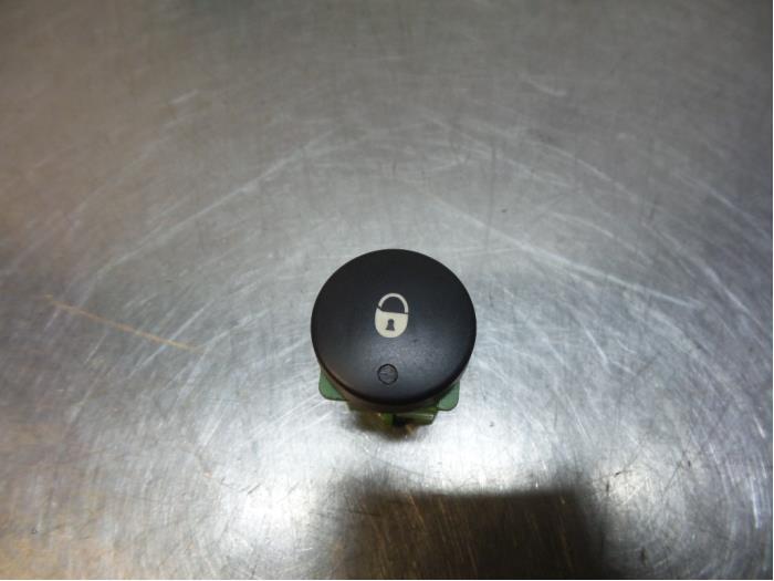 Commutateur verrouillage central des portes d'un Peugeot Par, -, Utilisé, -, Peugeot