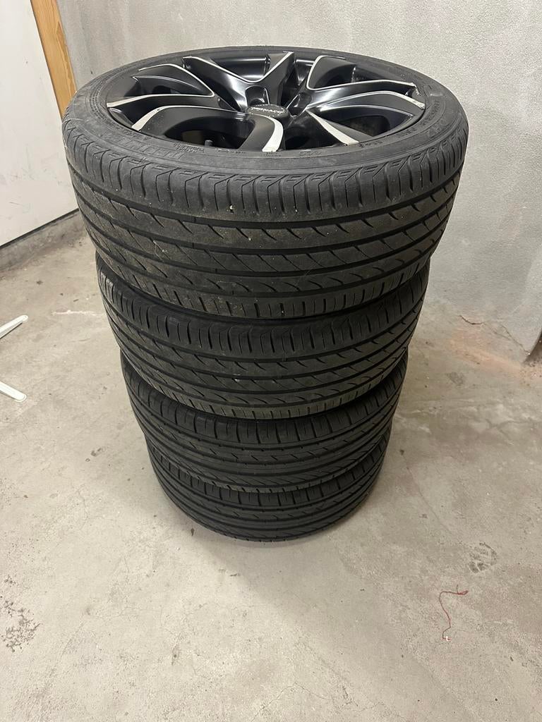 Pneus 225/45/R18 avec jantes de 18 pouces, Autos : Pièces & Accessoires, Pneus & Jantes, Pneus et Jantes, Véhicule de tourisme