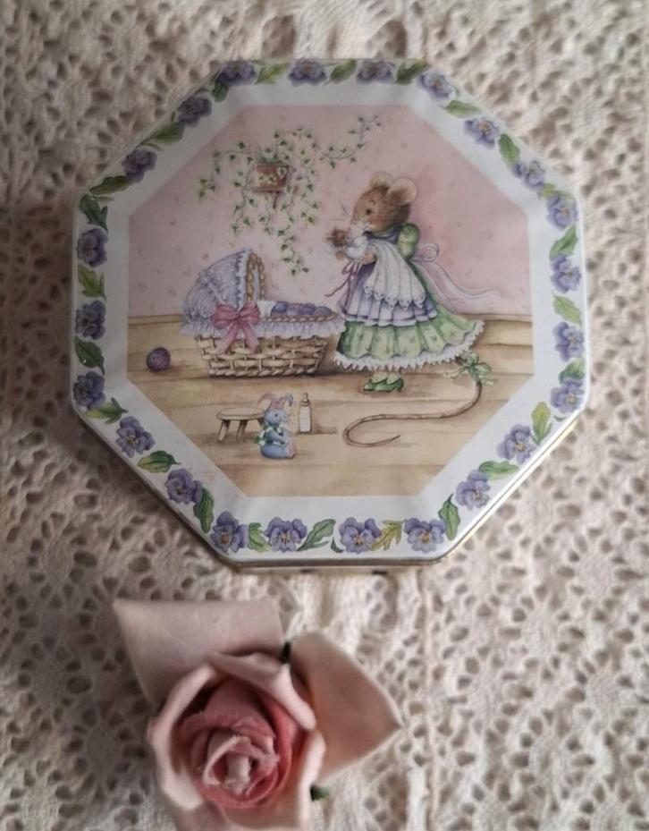 Vera de muis blikje, paarse viooltjes, Marjolein Bastin, Verzamelen, Blikken, Ophalen of Verzenden, Gebruikt, Overige, Overige merken