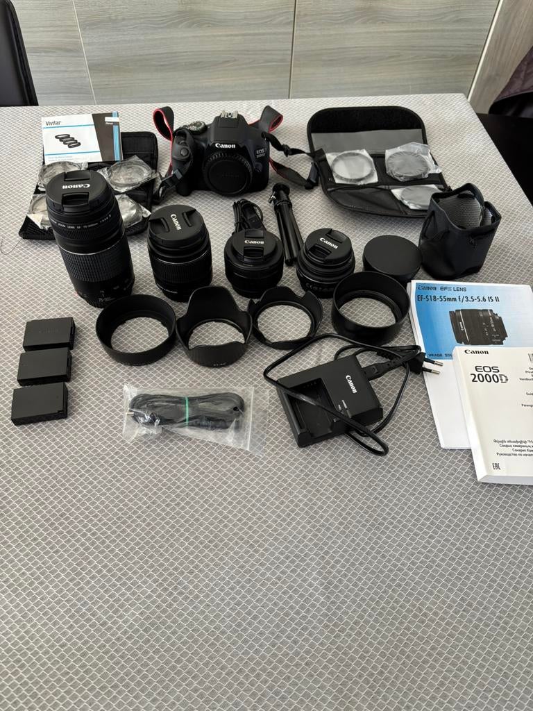 Canon eos2000d met alle toebehoren, Ophalen, Zo goed als nieuw, Canon