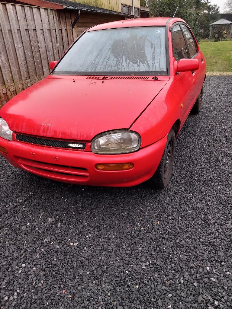 Mazda 121 DB Bolletje Bolhoed, Auto's, Voorwielaandrijving, 4 deurs, Stof, Handgeschakeld