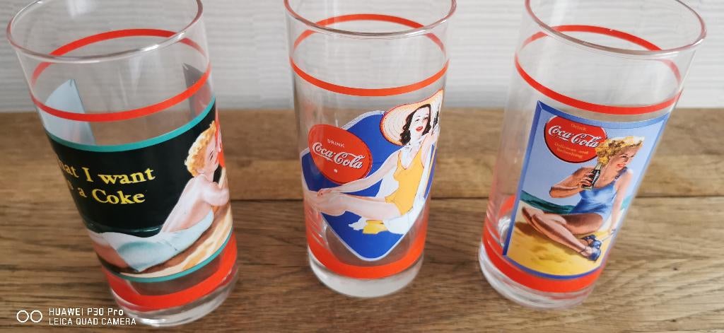 Verres coca "Pin up " + 4 Pin's, Collections, Enlèvement, Comme neuf, Verre à soda