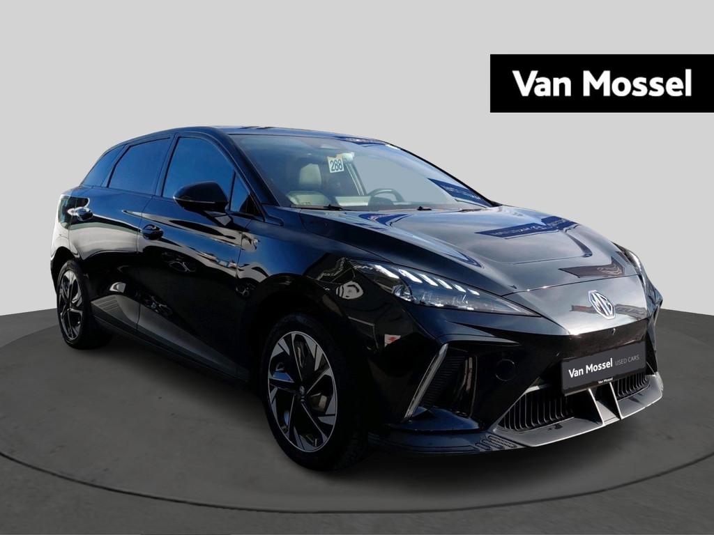 MG MG4 64 kWh Luxury, Auto's, MG, Automaat, Gebruikt, 1675 kg, Zwart