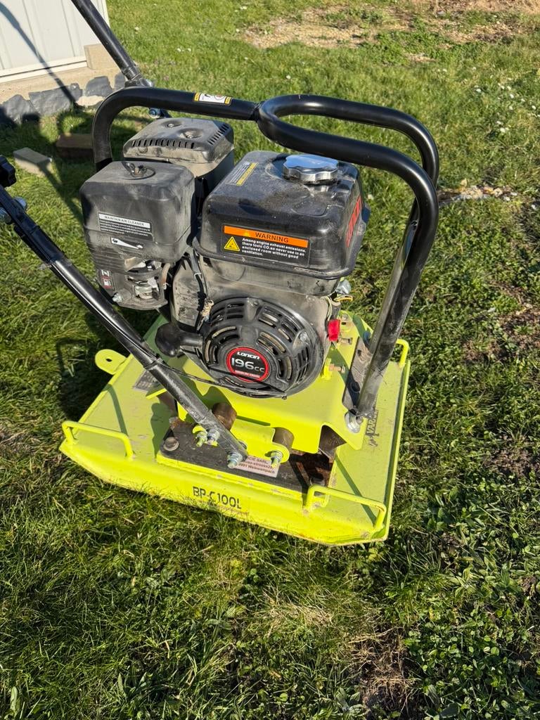 Plaque vibrante a louer . Namur., Enlèvement, Comme neuf