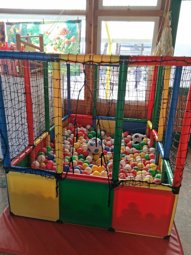 Ballenbad Quadro (voor thuis of in crèche/kleuterklas), Kinderen en Baby's, Speelgoed | Buiten | Speeltoestellen, Ophalen, Gebruikt