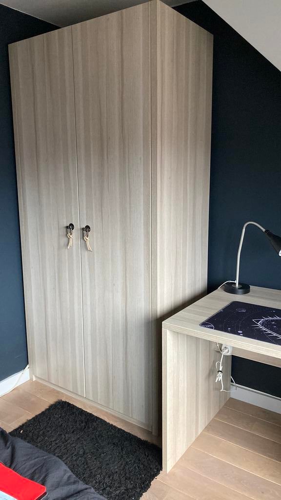 Bureau + kledingkast, Ophalen