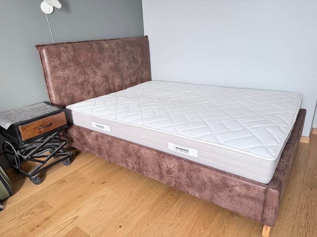Lit en suédine marron140x190 +sommier à lattes et matelas, 140 cm, Enlèvement, Utilisé, Sommier