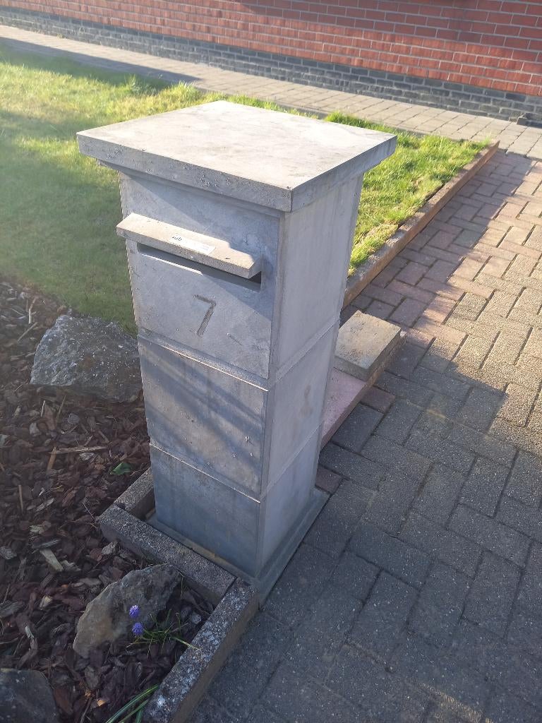 Boite aux lettres en pierre bleue, Ophalen, Gebruikt, Hardsteen, Staande brievenbus