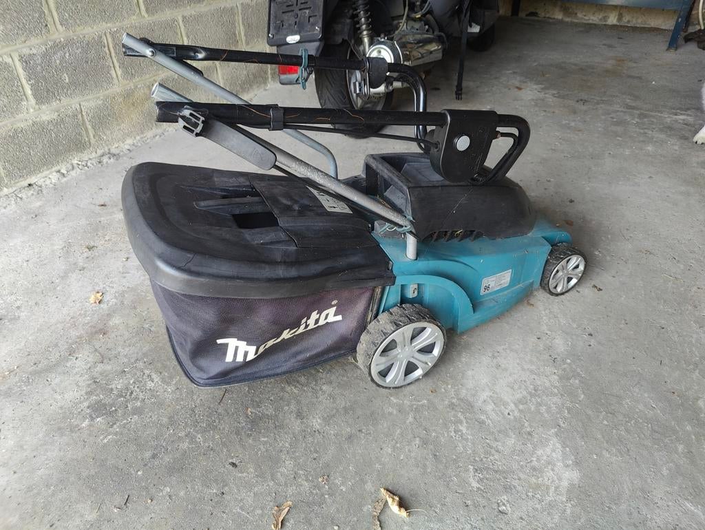 Tondeuse à gazon électrique Makita ELM3710, 1300 W, largeur, Jardin & Terrasse, Comme neuf, 30 à 39 cm, Enlèvement, Makita