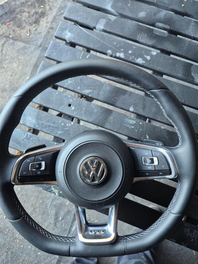 Volant golf 7.5 gti avec palette au volant